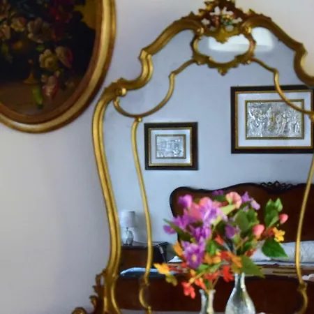 Il Balcone Di Giulietta * Verona